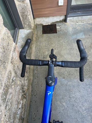 Used Pinarello F5 105 Di2 2023 2023 Road & Gravel, Blue — image 4 of 5