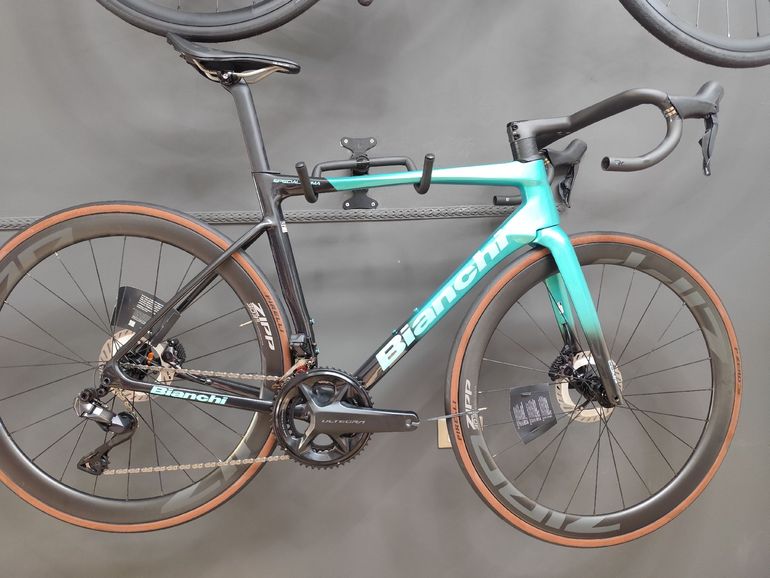 Used Bianchi Specialissima Comp 2025 2025 Road & Gravel, Black — image 2 of 4