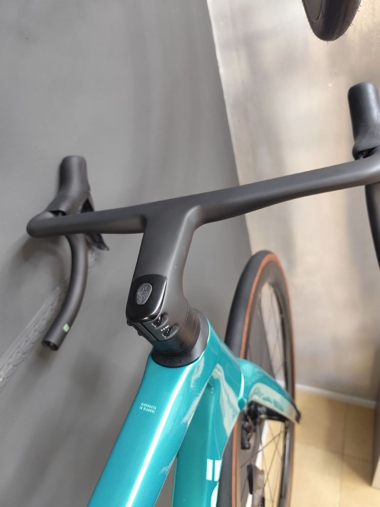 Used Bianchi Specialissima Comp 2025 2025 Road & Gravel, Black — image 3 of 4