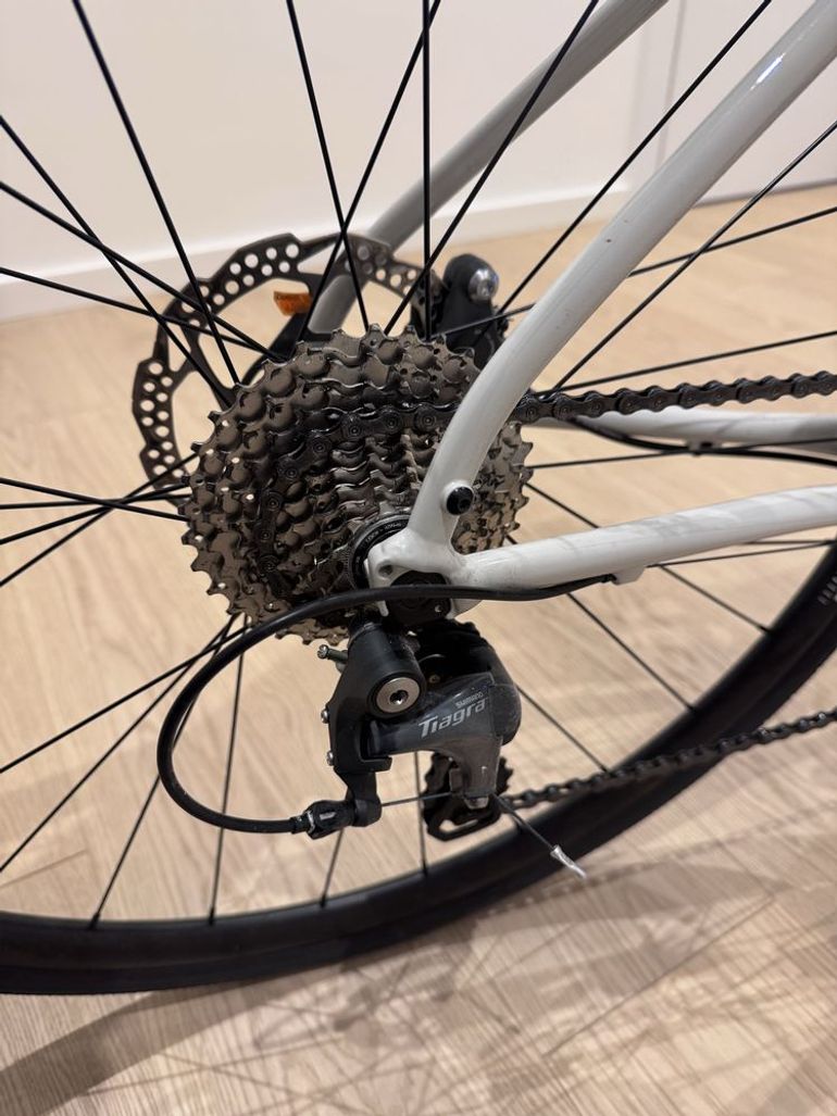 Used Cannondale Synapse 2 2023 Road & Gravel, Light Gray — image 4 of 7