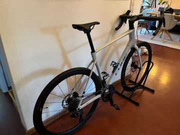 Used CUBE ATTAIN C:62 SLX 2025 2025 Road & Gravel, White — image 2 of 6