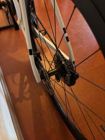 Used CUBE ATTAIN C:62 SLX 2025 2025 Road & Gravel, White — image 3 of 6