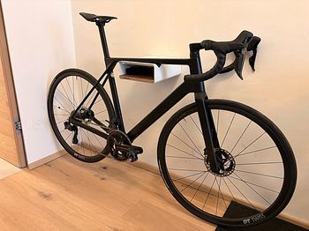 Used Canyon Ultimate CFR Di2 2024 2024 Road & Gravel, Black — image 2 of 8