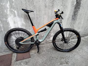 Used Canyon Spectral CF 8.0 2018 2018 Mountainbike, Orange, 27.5 — image 1 of 6