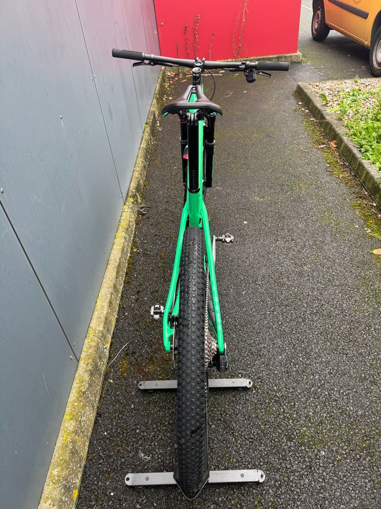 Used Specialized Epic World Cup Expert 2024 2024 Mountainbike, Green, 29 — image 2 of 3