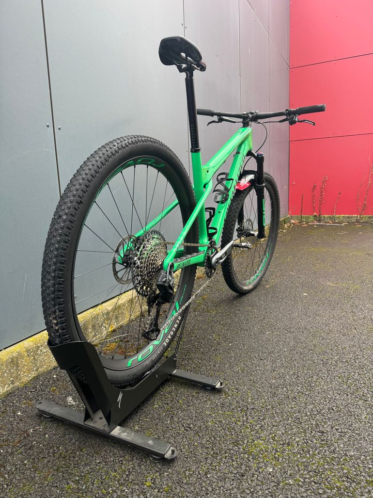 Used Specialized Epic World Cup Expert 2024 2024 Mountainbike, Green, 29 — image 3 of 3