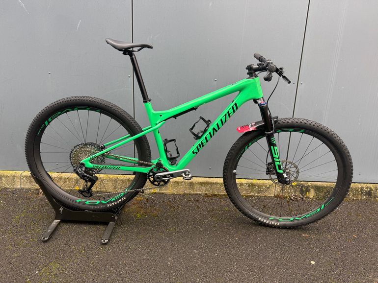Used Specialized Epic World Cup Expert 2024 2024 Mountainbike, Green, 29 — image 1 of 3