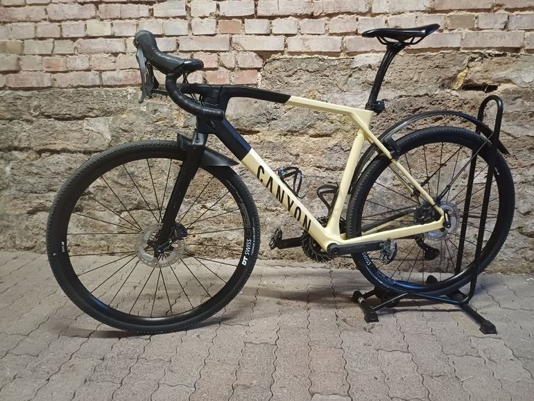 Used Canyon Grail Shimano GRX 2022 Road & Gravel, Black — image 1 of 9