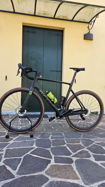 Used Scott Addict RC 30 2024 2024 Road & Gravel