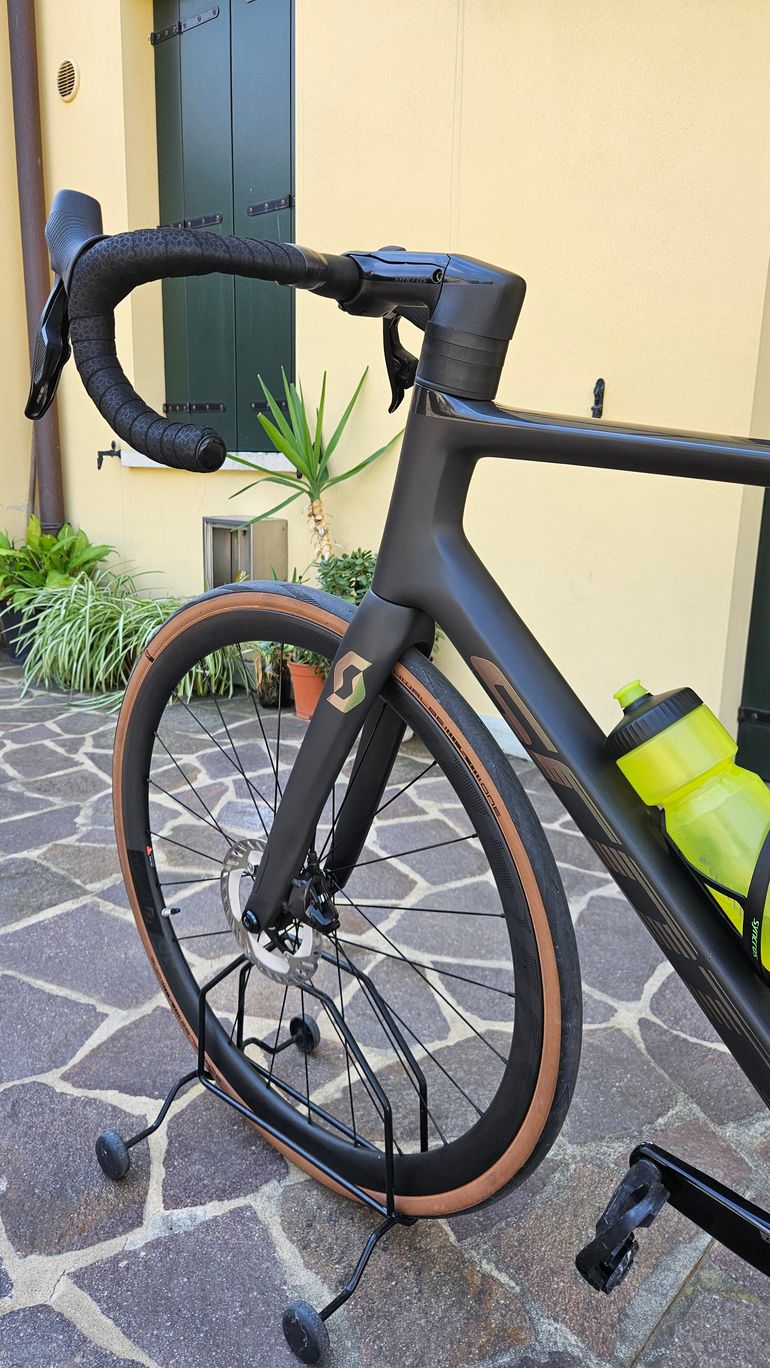 Used Scott Addict RC 30 2024 2024 Road & Gravel, Black — image 5 of 8