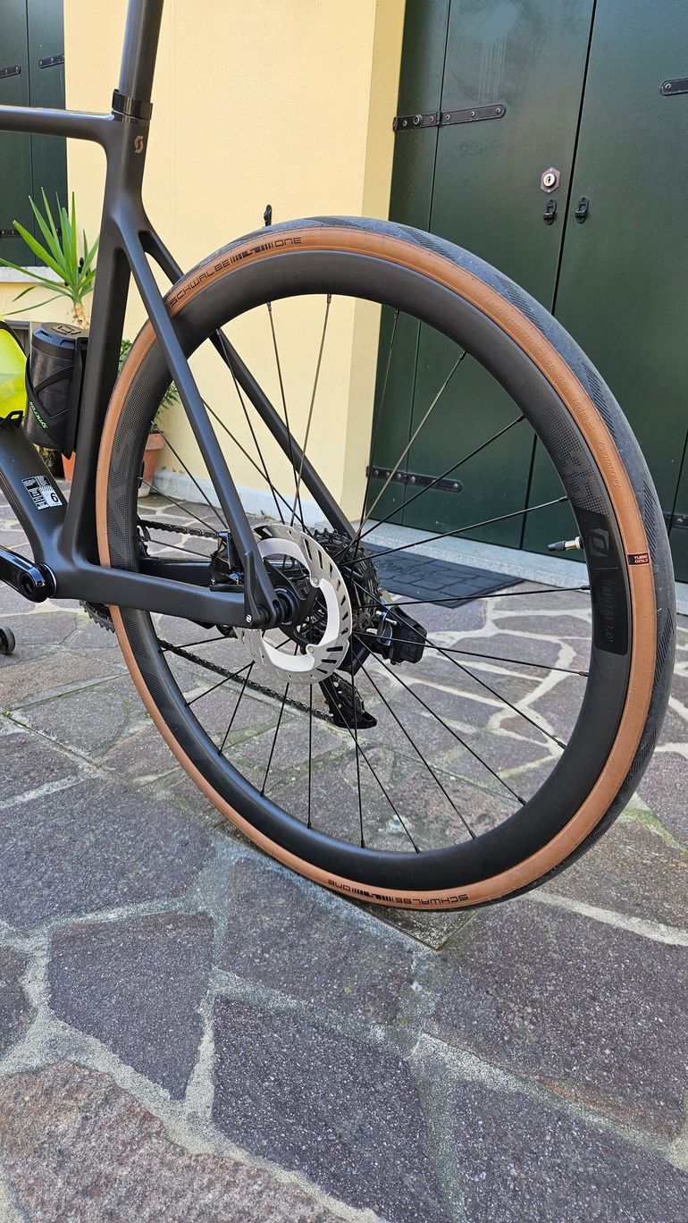 Used Scott Addict RC 30 2024 2024 Road & Gravel, Black — image 3 of 8