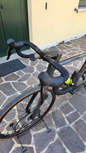Used Scott Addict RC 30 2024 2024 Road & Gravel, Black — image 2 of 8