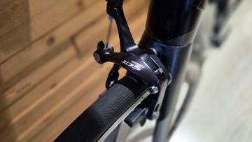 Used Cannondale Synapse Carbon 105 2017 2017 Road & Gravel, Black — image 8 of 10