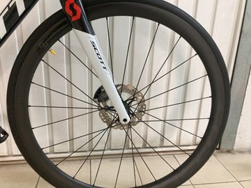 Used Scott Addict RC 20 disc 2018 2018 Road & Gravel, White — image 3 of 5