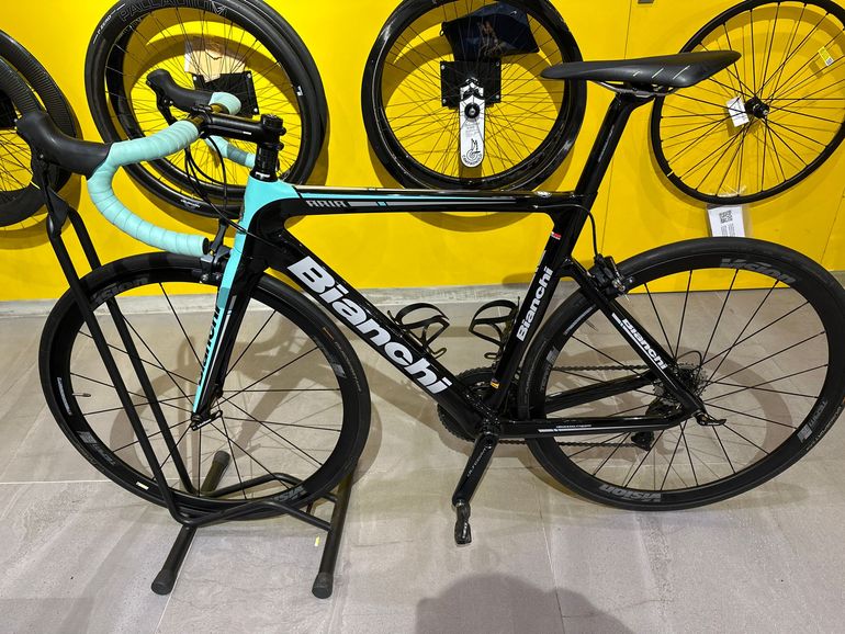 Used Bianchi Aria Ultegra 2018 2018 Road & Gravel, Black — image 2 of 5
