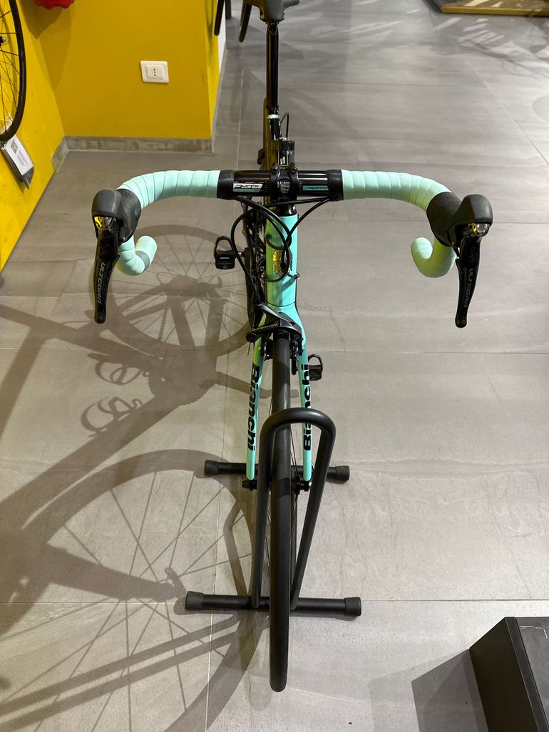 Used Bianchi Aria Ultegra 2018 2018 Road & Gravel, Black — image 5 of 5