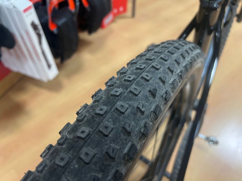 Used Trek Procaliber 9.5 2022 2022 Mountainbike, Black, 29 — image 4 of 7
