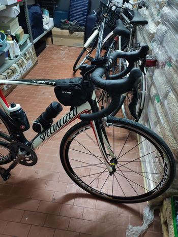 Used Specialized Tarmac 2020 Road & Gravel, Red — image 4 of 4