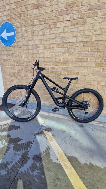Used YT Industries Capra CORE 3 MX 2023 2023 Mountainbike, Black, 29, 27.5 — image 7 of 10