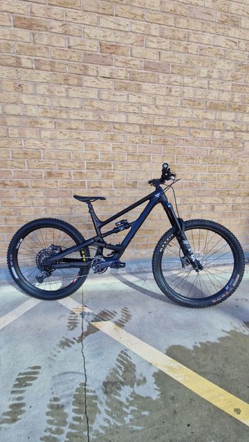 Used YT Industries Capra CORE 3 MX 2023 2023 Mountainbike, Black, 29, 27.5 — image 1 of 10
