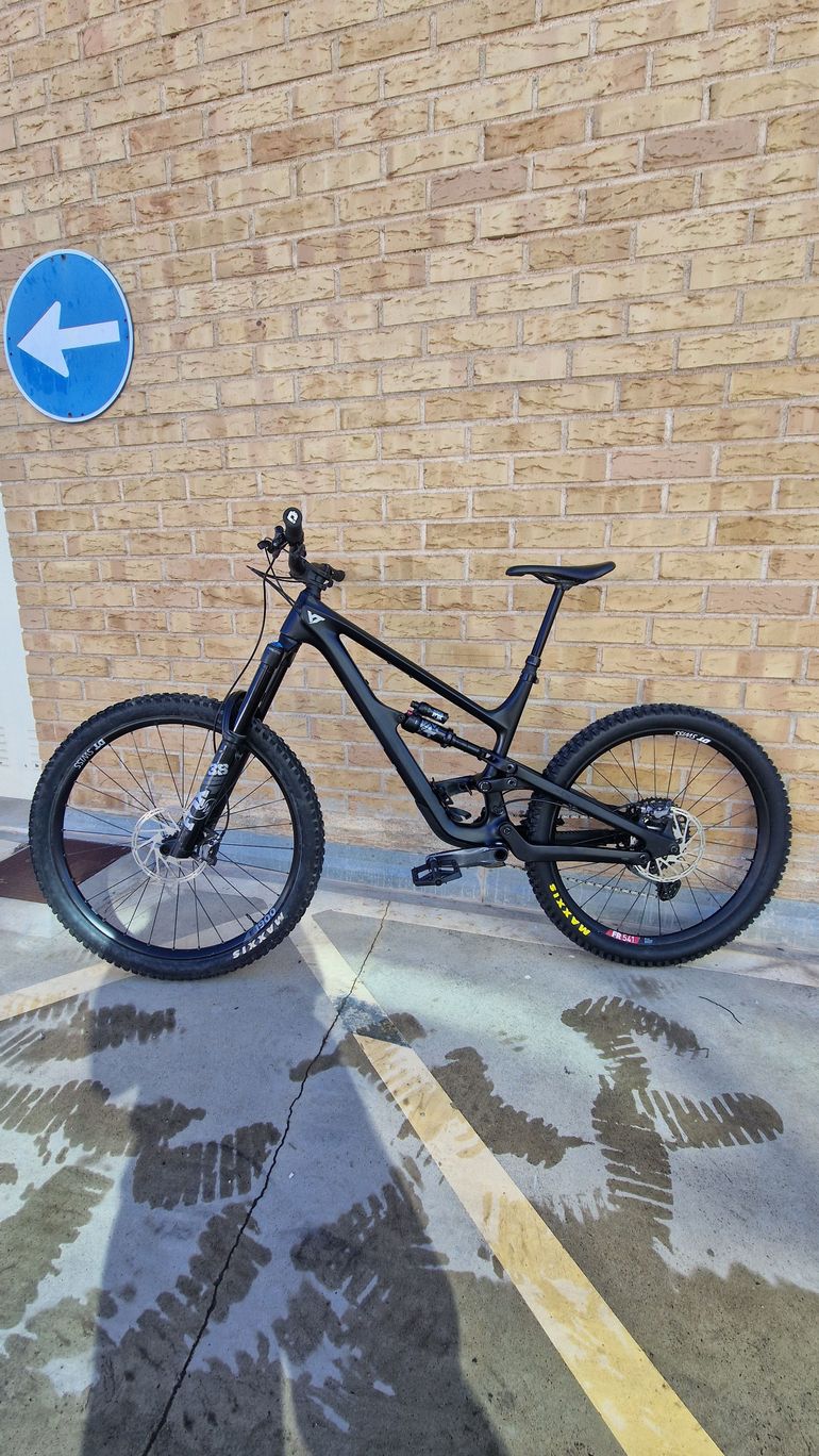 Used YT Industries Capra CORE 3 MX 2023 2023 Mountainbike, Black, 29, 27.5 — image 8 of 10