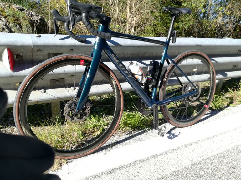 Used Scott Addict 20 2025 2025 Road & Gravel, Blue — image 3 of 4