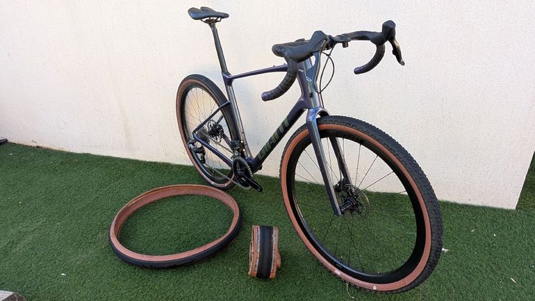 Used Giant Revolt Advanced Pro 1 2024 2024 Road & Gravel, Blue — image 4 of 12