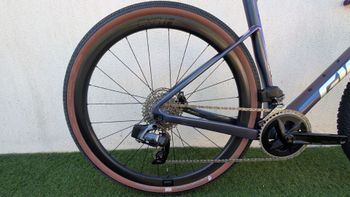 Used Giant Revolt Advanced Pro 1 2024 2024 Road & Gravel, Blue — image 11 of 12