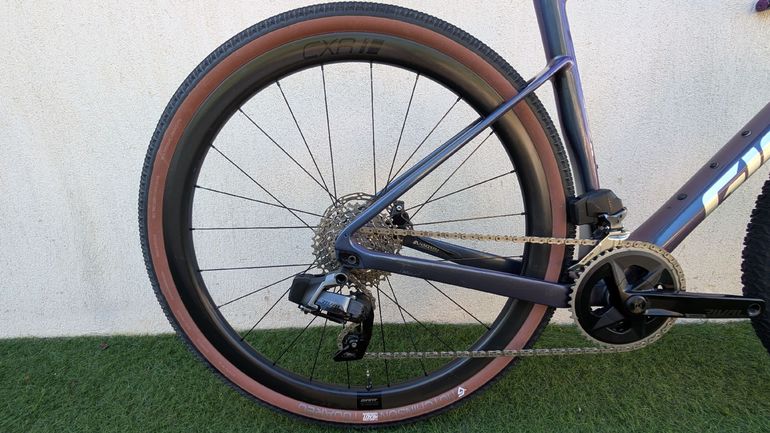 Used Giant Revolt Advanced Pro 1 2024 2024 Road & Gravel, Blue — image 11 of 12