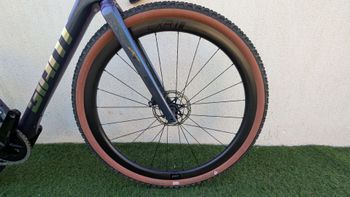 Used Giant Revolt Advanced Pro 1 2024 2024 Road & Gravel, Blue — image 10 of 12