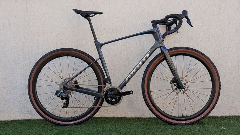 Used Giant Revolt Advanced Pro 1 2024 2024 Road & Gravel, Blue — image 1 of 12