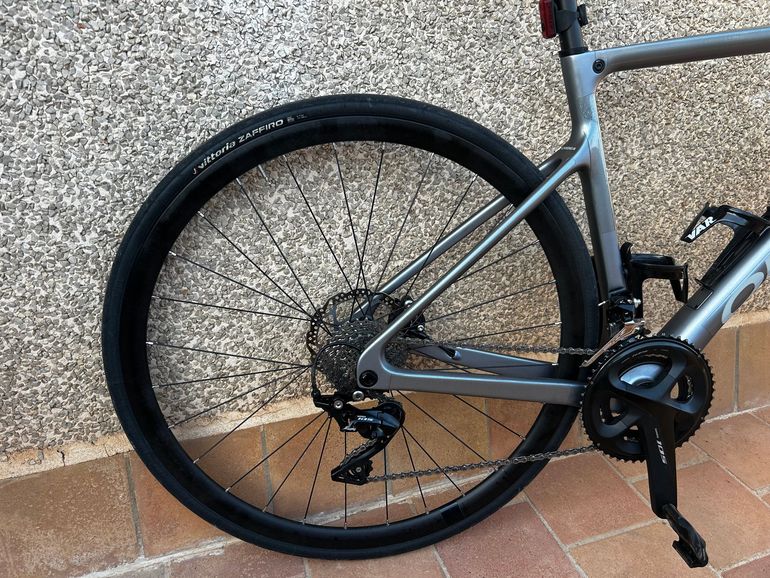 Used Orbea ORCA M30 2023 2023 Road & Gravel, Light Gray — image 3 of 12