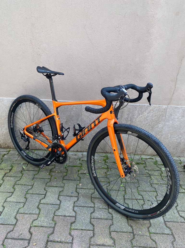 Used Giant Revolt Advanced 2 2019 2019 Road & Gravel, Orange — image 4 of 5