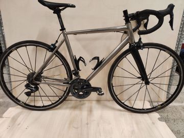 Used Van Nicholas Boreas Shimano Ultegra Di2 2023 Road & Gravel, Light Gray — image 1 of 4