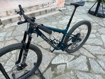 Used Specialized Epic World Cup Pro 2023 2023 Mountainbike, Green, 29 — image 2 of 3