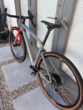 Used BMC URS AL THREE 2022 2022 Road & Gravel, Light Gray — image 4 of 5