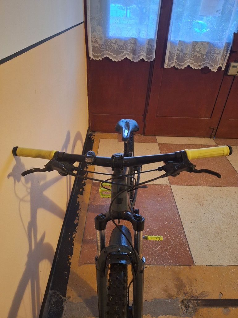 Used CUBE AIM PRO Grey Flashyellow 2024 Mountainbike, Light Gray — image 4 of 6