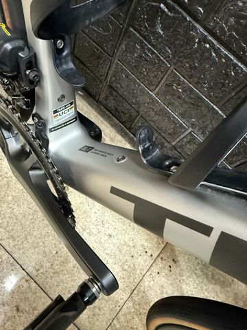 Used Trek SL6 2025 Road & Gravel, Light Gray — image 4 of 8