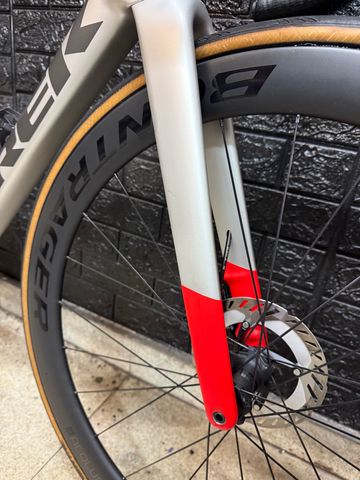 Used Trek SL6 2025 Road & Gravel, Light Gray — image 3 of 8
