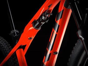 Used Trek Supercaliber 9.6 Gen 1 2023 2023 Mountainbike, Red, 29 — image 3 of 7