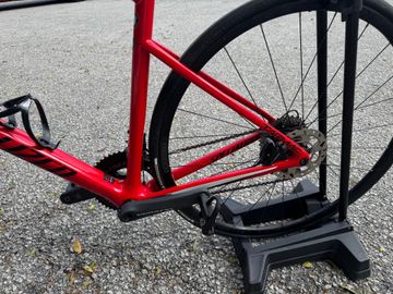 Used Specialized Tarmac SL6 2018 Road & Gravel, Red — image 5 of 6