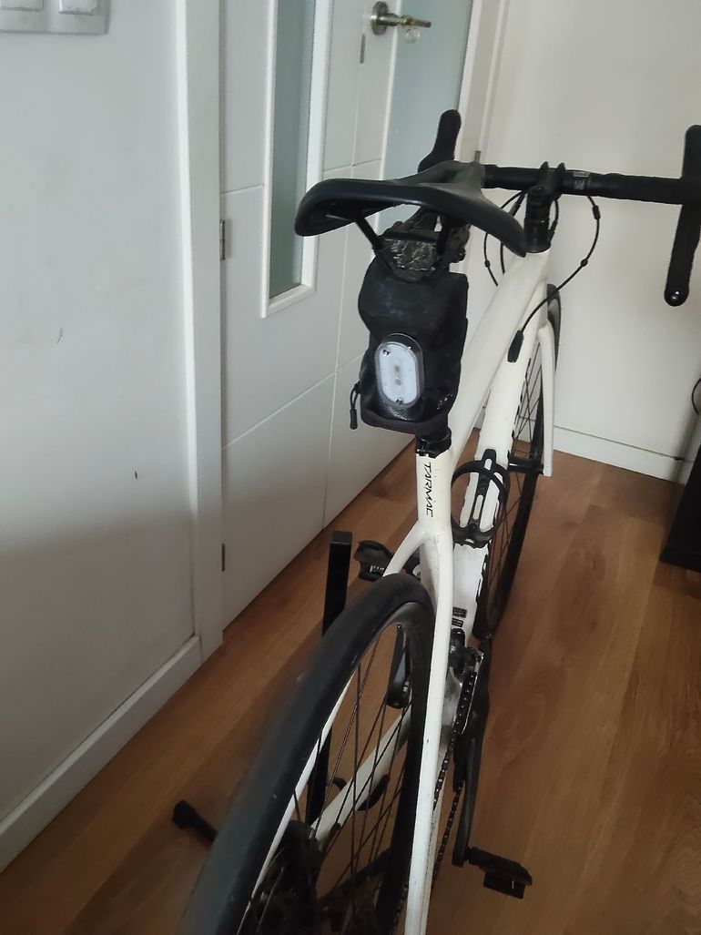 Used Specialized Tarmac SL6 2023 2023 Road & Gravel, White — image 2 of 8