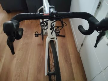 Used Specialized Tarmac SL6 2023 2023 Road & Gravel, White — image 3 of 8
