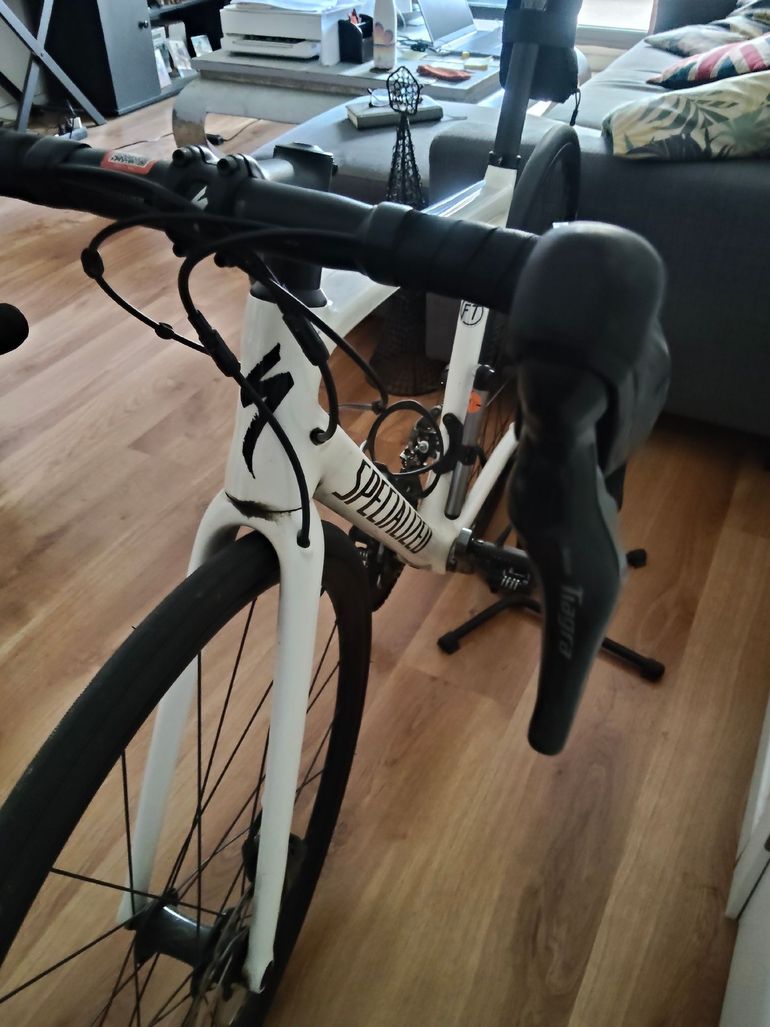 Used Specialized Tarmac SL6 2023 2023 Road & Gravel, White — image 4 of 8