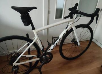 Used Specialized Tarmac SL6 2023 2023 Road & Gravel, White — image 1 of 8
