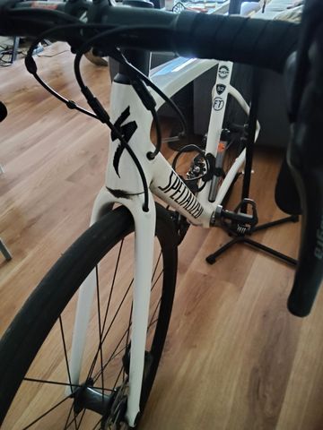 Used Specialized Tarmac SL6 2023 2023 Road & Gravel, White — image 5 of 8