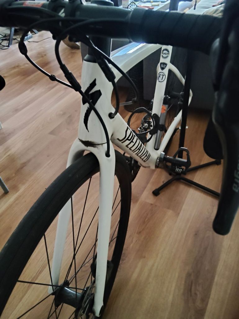 Used Specialized Tarmac SL6 2023 2023 Road & Gravel, White — image 5 of 8