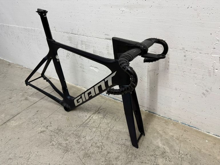 Used Giant Propel Advanced Pro Disc 1 2022 Frameset 2022 Road & Gravel, Black — image 2 of 5