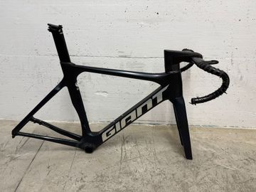 Used Giant Propel Advanced Pro Disc 1 2022 Frameset 2022 Road & Gravel, Black — image 1 of 5