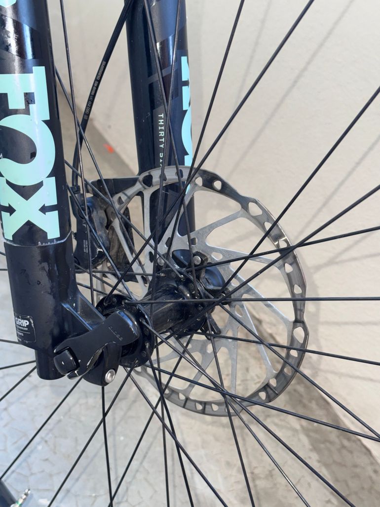 Used Orbea OCCAM M30 2022 2022 Mountainbike, Light Gray, 29 — image 16 of 17